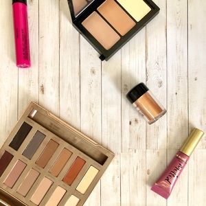 Face, eyes and lip makeup box